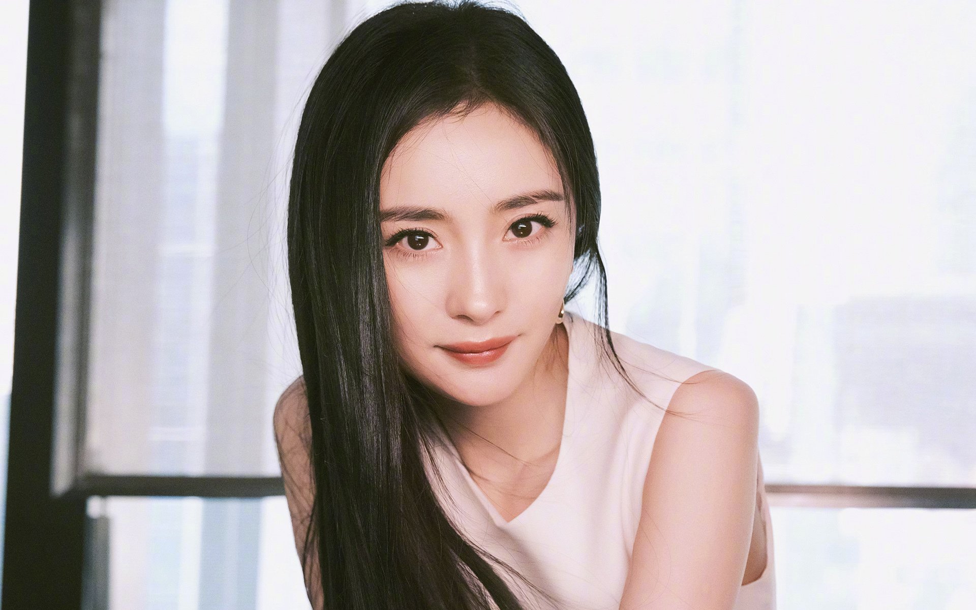 乌拉圭中锋梅开二度，带领球队取胜，乌拉圭中场厉害的球员