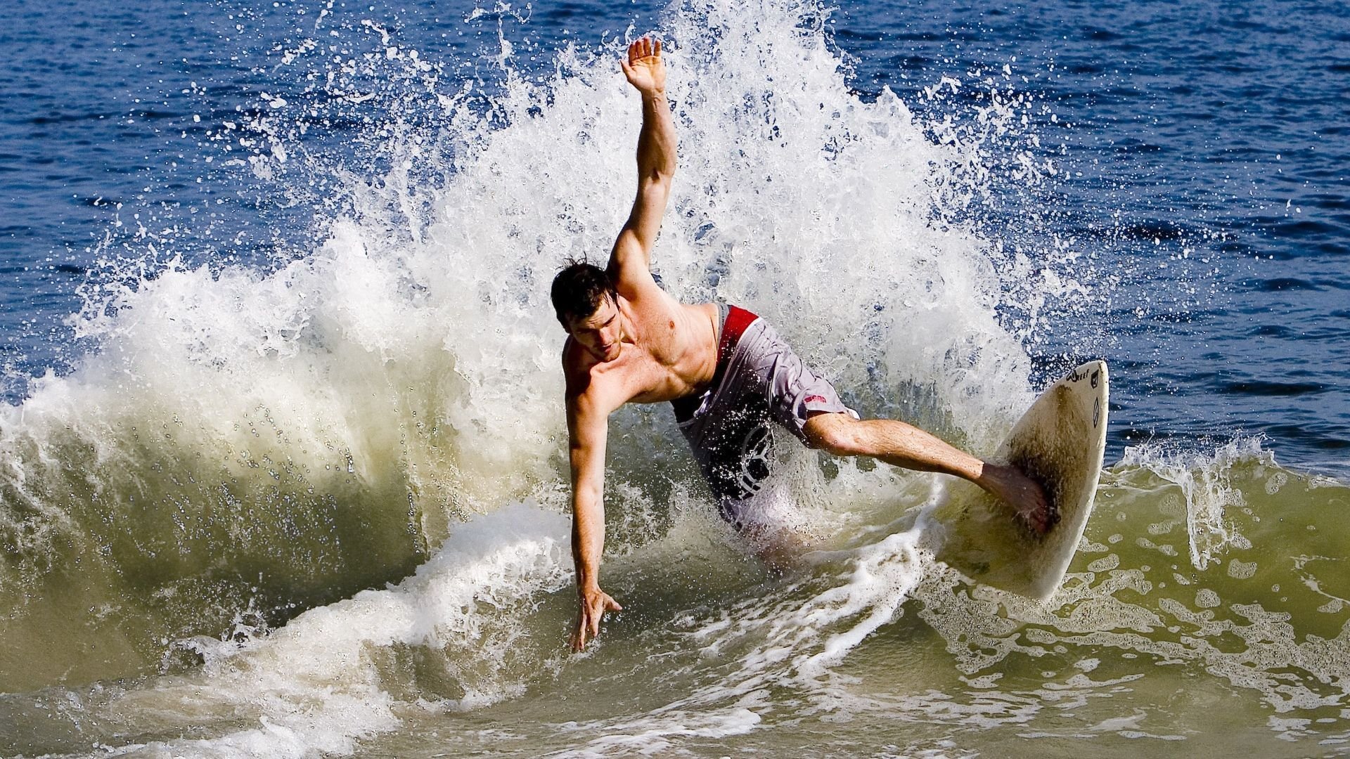 九游下载官方正版-花样游泳锦标赛：水上芭蕾的唯美演绎，水上花式游泳鉴赏
